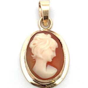 Estate 14K Yellow Gold Oval Orange White Carved Cameo Pendant