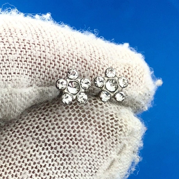 Vintage 14K White Gold Rhinestone Petite Flower S… - image 1