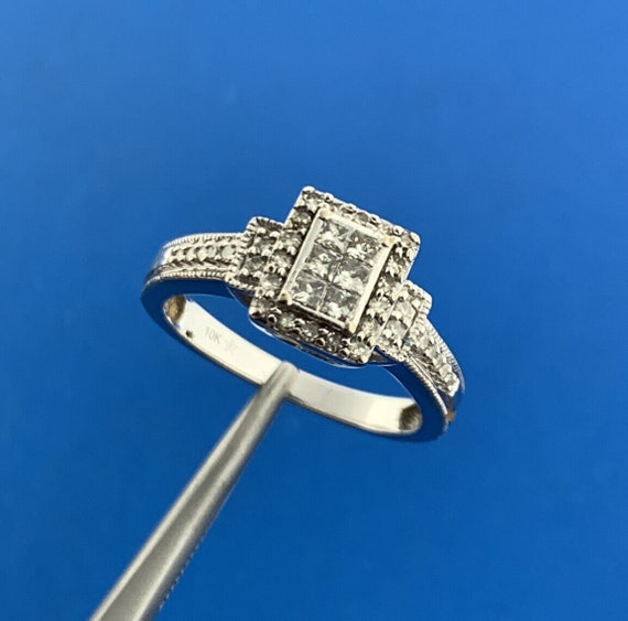 Gorgeous 10k White Gold Princess Diamond Round Ac… - image 2