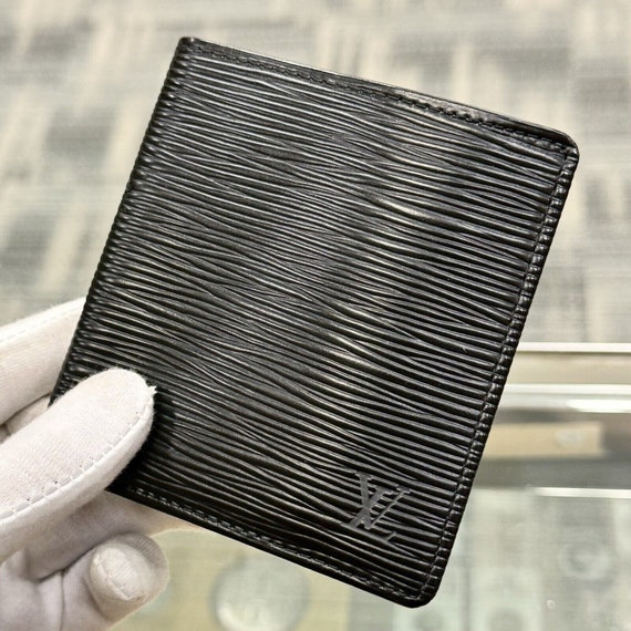 ルイ・ヴィトン エピ ブラックレザー シングルフォールド カードケース