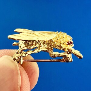 14K Yellow Gold Ruby Eyes Bee Pendant Flying Bug Vintage Lapel Scarf ...