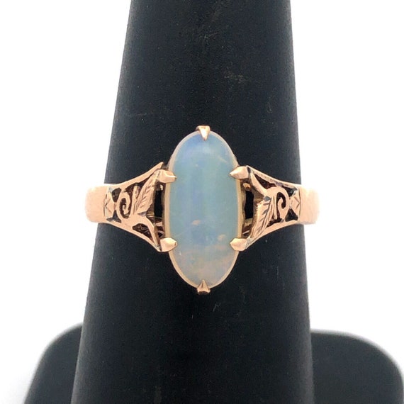 Estate 18K Yellow Gold Oval Opal Leaf Heart Detail