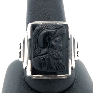 Bague homme soldat romain viking en onyx noir sculpté en argent sterling 925