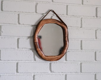 Miroir suspendu en bois de récupération