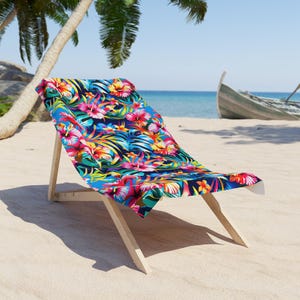 Tropical Hibiscus Beach Towel – Bright Hawaiian Floral Cotton-Backed Absorbent Towel for Pool & Beach