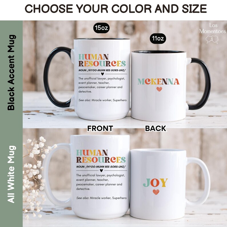 Puede incluir: Taza de cer&aacute;mica blanca con borde y asa negros. La taza presenta un dise&ntilde;o gr&aacute;fico colorido con el texto "HUMAN RESOURCES" y una definici&oacute;n. La parte posterior de la taza tiene el nombre "JOY" en texto colorido.