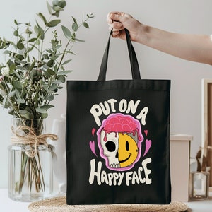 Sacola de caveira colocada em um rosto feliz, presente para amigo, sacola de desenho animado, bolsa divertida fofa para presente escolar, sacola de sorriso