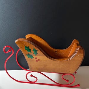 Trenó de Natal Vintage Ótimo para centro de mesa, decoração ou até mesmo cartões e pequenos presentes e peças 7,5”A, 12”C Cores marrom, vermelho e verde