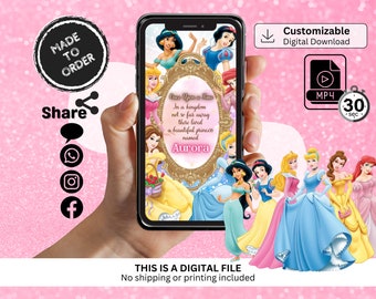 Puede incluir: Una invitación digital con temática de princesas con un marco dorado y una variedad de princesas Disney. El texto dice "Érase una vez, en un reino no tan lejos, vivía una hermosa princesa llamada Aurora".