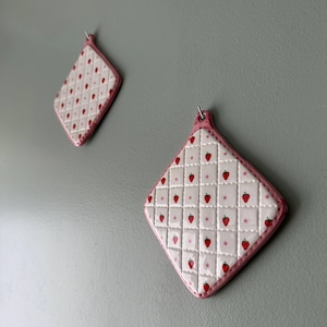 Vintage Strawberry Ceramic Wall Plaques - 1983 WA Taiwan Faux Quilted Pot Holder Hangings - Pair