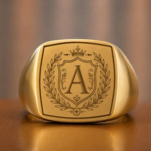 Gepersonaliseerde ring met initialen en wapenschild, op maat gemaakte zegelring met kroonmonogram