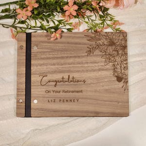 Cadeau de retraite personnalisé, livre d'or en bois avec couverture gravée personnalisée, « Félicitations pour votre retraite ! Souvenir, fête de départ en retraite