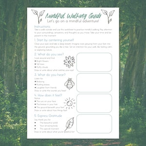 Peut inclure: Une feuille de travail imprimable de guide de marche en pleine conscience avec cinq sections : se centrer, que voyez-vous, qu’entendez-vous, que ressentez-vous et exprimer sa gratitude. Chaque section comporte une invite de dessin et une liste de choses à remarquer.