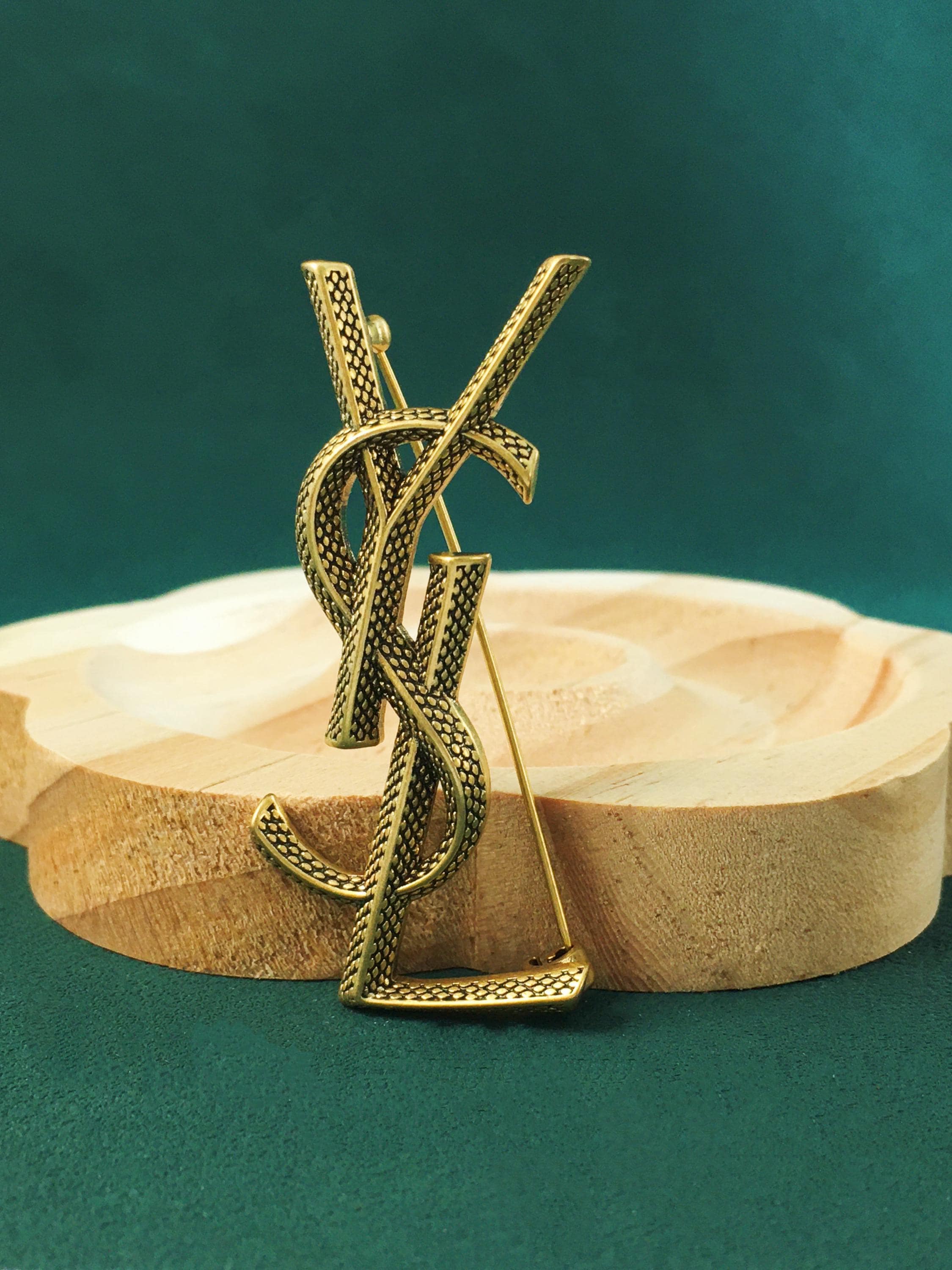 YSL ブローチ SAINT LAURENT サンローラン ブローチ アクセサリー オピウムYSL