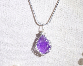 Collar con colgante de amatista en bruto, aguamarina natural, piedra preciosa envuelta en alambre