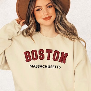 Boston University Sweatshirt, Boston University crewneck, Boston University sweater, Boston University, College Varsity Sweatshirt Gift