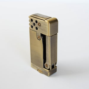 Retro Single Click Vintage Style Lighter - Uses Liquid Lighter Fluid and Common Parts - Fuel Efficient