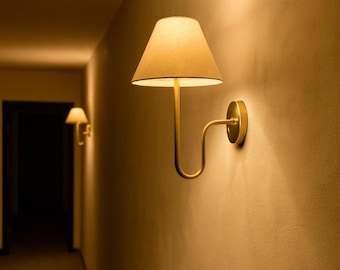 Vintage Messing Wandleuchte mit Stoffschirm – Beleuchtung für den Flur