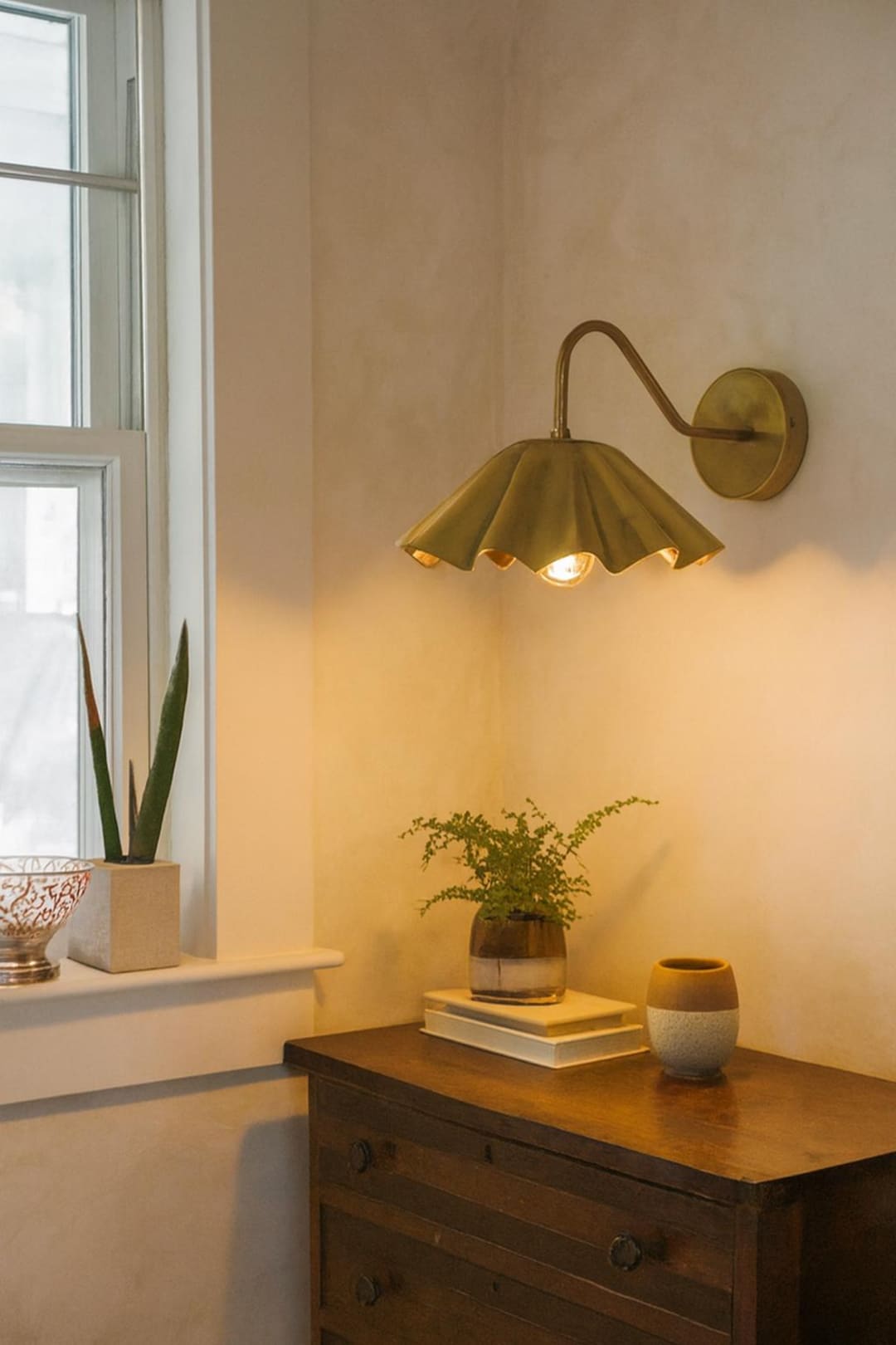 Vintage Brass Wall Lamp With Scalloped Shade – Cozy Rustic Bedroom ...