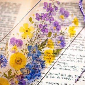 Clear Acrylic Wildflower Bookmark with Purple Tassel - Pressed Flower Aesthetic | Cottagecore Reader Gift |Transparent Floral Book Accessory
