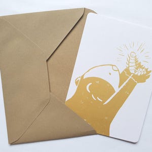 Cartão postal dourado de castor e lagarta ∣ impressão ilustrada a6 ∣ arte animal de inspiração medieval fofa