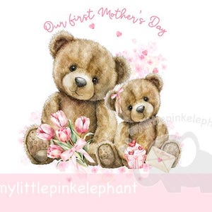 Conejito de peluche Nuestro primer diseño de sublimación rosa para el Día de la Madre, mamá y bebé oso, PNG, diseño de tarjeta para el Día de la Madre, mamá osa, descarga instantánea