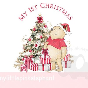 Ghirlanda natalizia rossa di Winnie the Pooh in formato PNG, stampa a sublimazione della maglietta del primo Natale del bambino, scatola della vigilia di Natale, sacco di Natale, download istantaneo