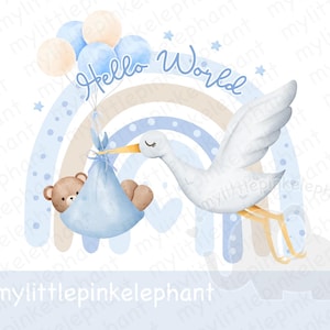 Może przedstawiać: Aquarela przedstawiająca bociana niosącego niedźwiadka w niebieskim kocyku. Bocian leci nad tęczą z napisem "Hello World". Tło jest białe z jasnoniebieskim i beżowym wzorem.