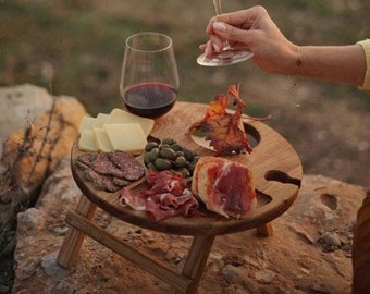 Mesa de vino plegable de madera / Mesa de picnic baja portátil / Entretenimiento al aire libre / Bandeja de cama plegable / Regalo para amantes del vino