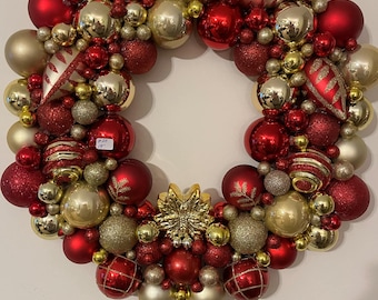Eleganter 19-Zoll-Rot-Gold-Ornament-Kranz - Feiertags-Statement-Stück