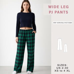 Peut inclure: Une femme porte un haut court à manches longues bleu marine et un pantalon de pyjama à jambes larges. Le pantalon de pyjama est à carreaux verts et noirs. L'image comprend le texte "WIDE LEG PJ PANTS" et "PDF SEWING PATTERN". Les tailles sont US 2-30 et XS à 4 XL.