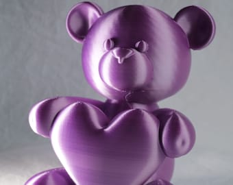 Joli ours en peluche tenant un coeur imprimé en 3D