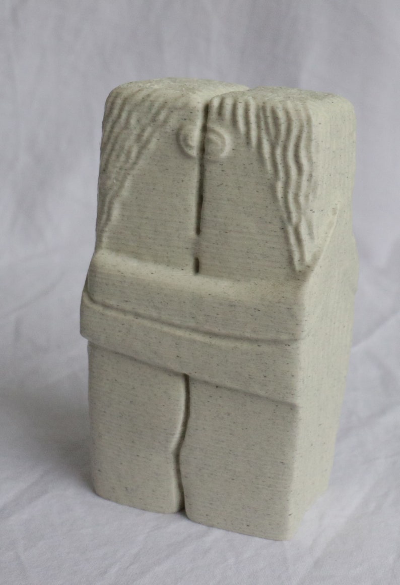 Reproduction imprimée en 3D de la sculpture Le Baiser de Constantin Brancusi Beige Marble