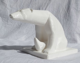 Reproduction imprimée en 3D d'une statue d'ours polaire assis