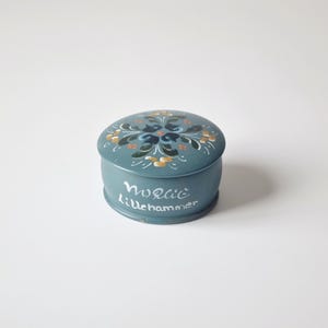 Small Trinket 1950s Norway - Vintage Jewelry Box Handpainted Multicolor Kurbits on Dark blue color Wood Pot Jar in Folkart Scandinavian