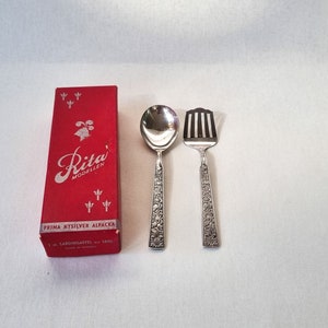 Taartschepset: antieke lepel en schep van gecoat zilveren bestek Roberta by Nilsjohan Swedish Silverware. Gratis verzending