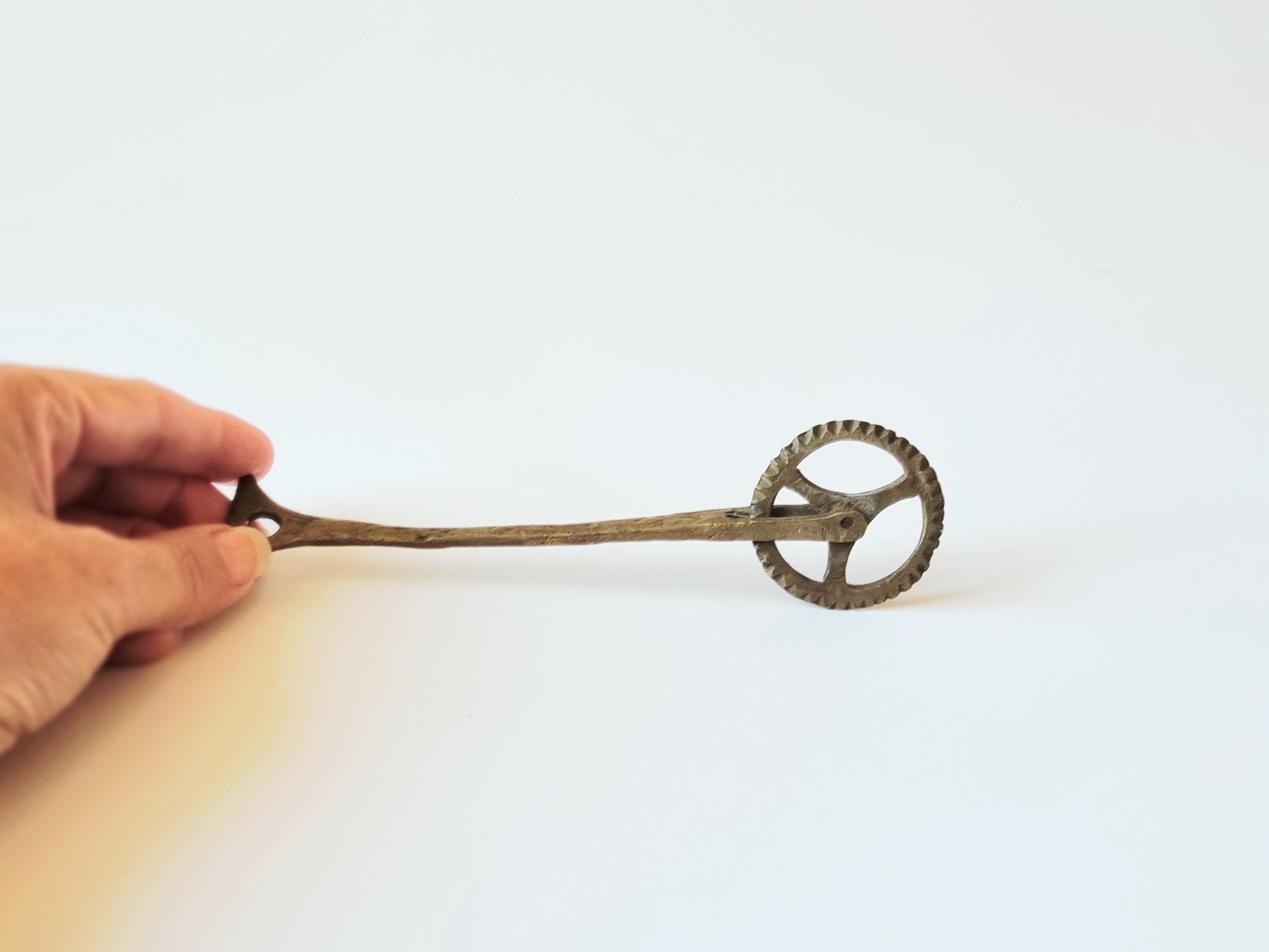 Pince à sertir vintage suédoise en laiton : emporte-pièce ancien