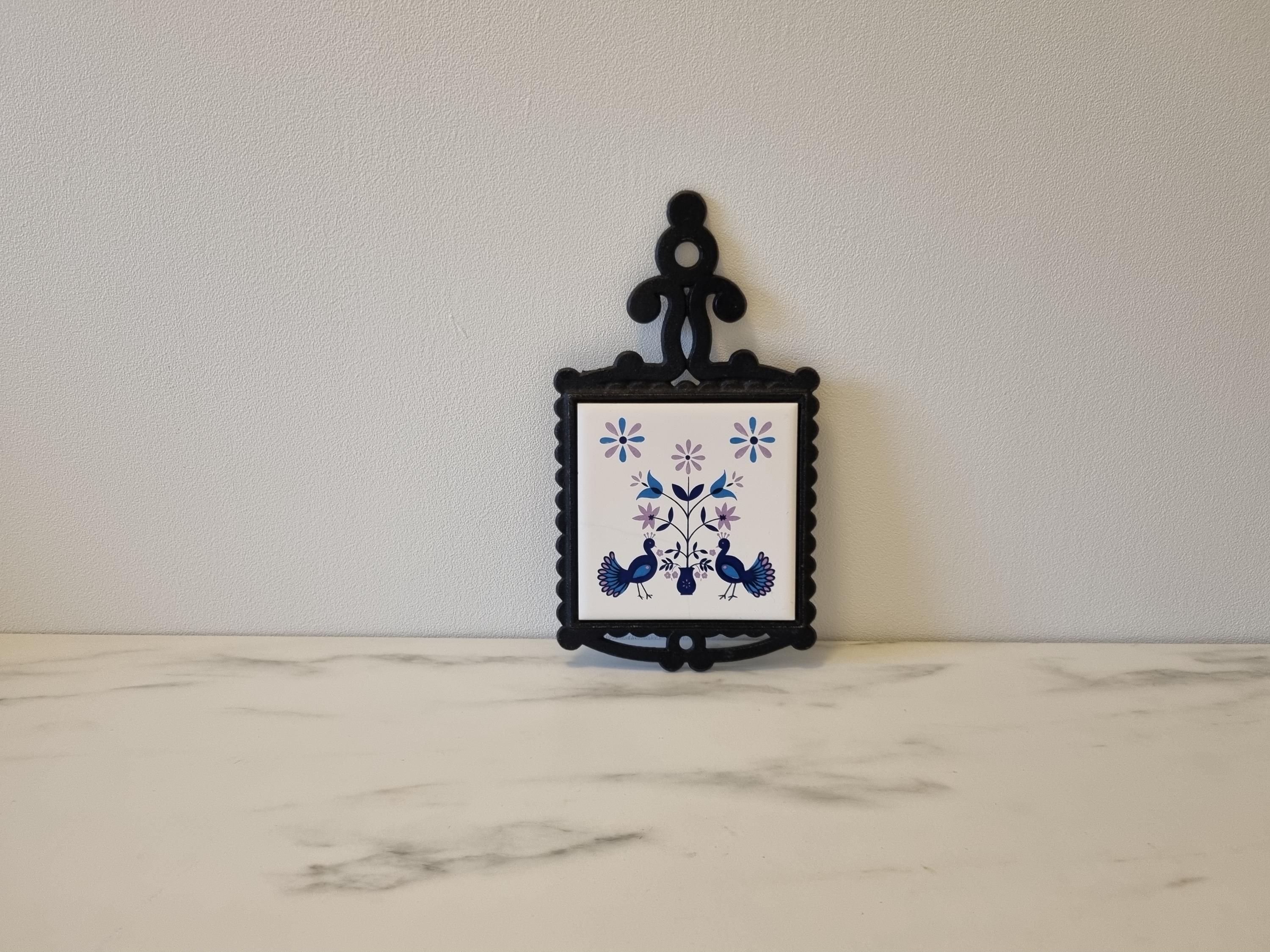 ヴィンテージセラミックタイルトリベット：鋳鉄製の素朴なキッチン装飾