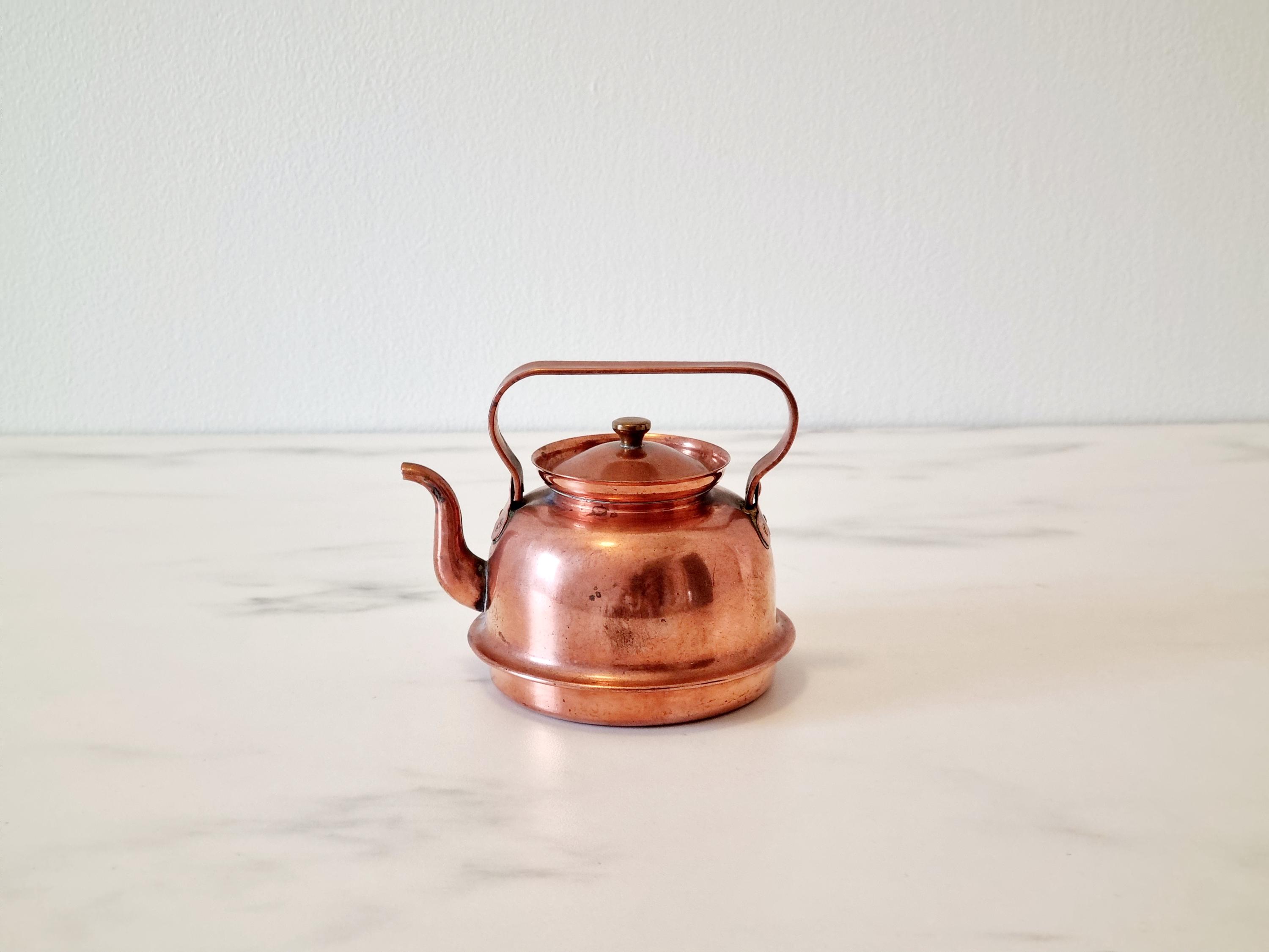ミニ銅製コーヒーポット：ヴィンテージ風スカンジナビアキッチン装飾