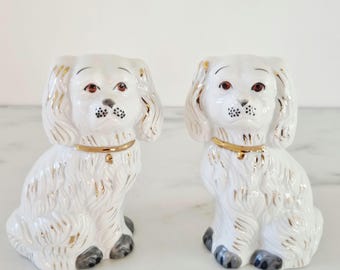 Terra porcelain dogs set of two: Stove dogs collectible figurines, handpainted white glaze, English statue figur