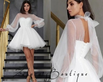Atemberaubendes weißes Kurzes Hochzeitskleid A-Line Kleid mit langen Puffärmeln und Illusion Hohem Kragen für die Moderne Sweetie Brautkollektion