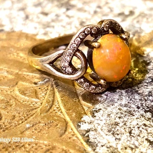 Anillo de ópalo etíope: joyería de piedras preciosas hecha a mano para ella, ópalo de fuego, brillo de ópalo, ópalo natural, anillo de ópalo místico, destello de ópalo africano.