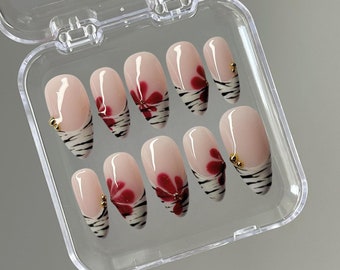 Franse bloemenprint met zebraprint: handgemaakte gelnagels