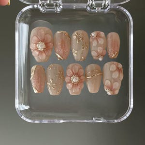 3D Blumen Gold Chrom Drücken Sie auf den Nägeln: Handgemachte Faux Acrylgelnägel