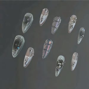 Y2K Chrome Press On Nails: Silber Aespa Style, handbemalt
