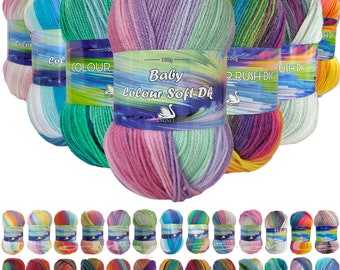 Pode incluir: Uma coleção de 24 novelos de fio Baby Colour Soft DK em várias combinações de cores. Cada novelo pesa 100 gramas e apresenta um padrão de listras multicoloridas.
