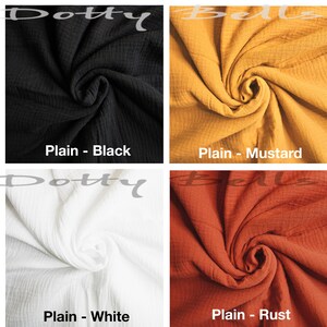 Pode incluir: Quatro amostras de tecido em diferentes cores: preto, amarelo mostarda, branco e laranja ferrugem. Cada amostra &eacute; um close-up de um tecido enrugado e texturizado.
