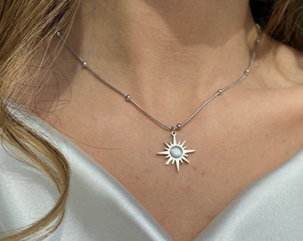 Colar de sol feminino prateado, colar com pingente de medalhão de opala, colar com corrente e pingente celestial de sol, colar de sol à prova d'água