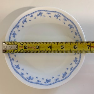 Set mit 7 Vintage Corelle Morning Blue 6,75 Zoll blauen und weißen Dessert- oder Brottellern
