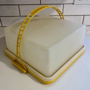 Vintage Tupperware Square Cake Taker with Handle 1241